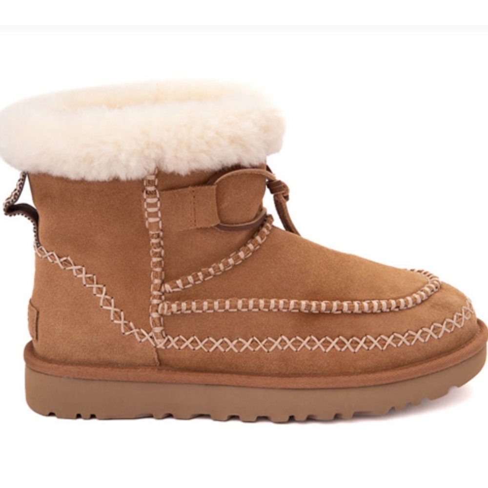 Brand New In Box Classic Mini Alpine Ugg Boots Size 9 in Chestnut